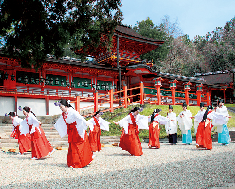 春日大社田舞 Photo: http://blogs.yahoo.co.jp/